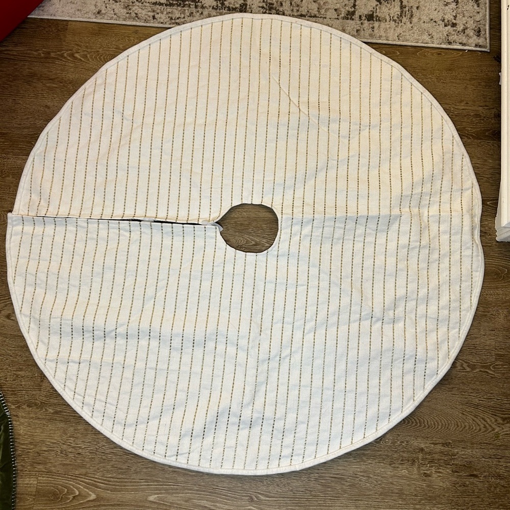 Wondershop gold and cream color tree skirt